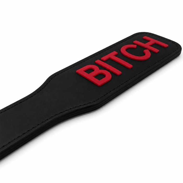 Паддл DS Fetish із червоним написом Bitch, чорний
