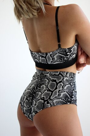 Classic Animal Prints – Принтований Танцювальний Топ Із Подвійними Бретелями Та Переднім Вирізом Для Pole Dance Та Студійних Тренувань - пітон