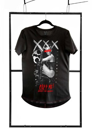 Мужская футболка с принтом «Cuff Мe!» Demoniq TSHRB004 черная, L