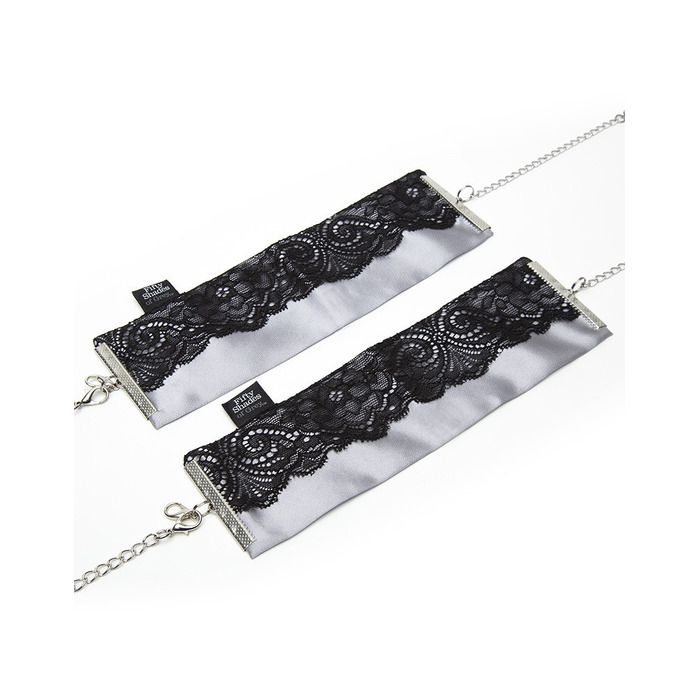 Наручники з атласної тканини Fifty Shades of Grey Play Nice з мереживом