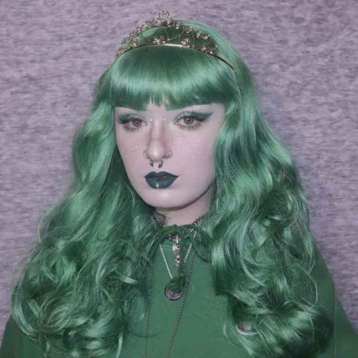 Парик средней длинны с челкой Leg Avenue, OS, с волнистой укладкой, зеленый