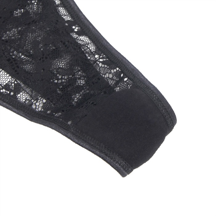 Мереживні стрінги Star Night з декором стразами Love, чорні, M