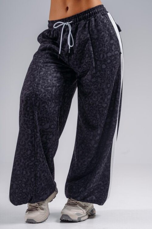Штани Nebbia Baggy Leopard Sweatpants PRIMAL Black Leopard 865