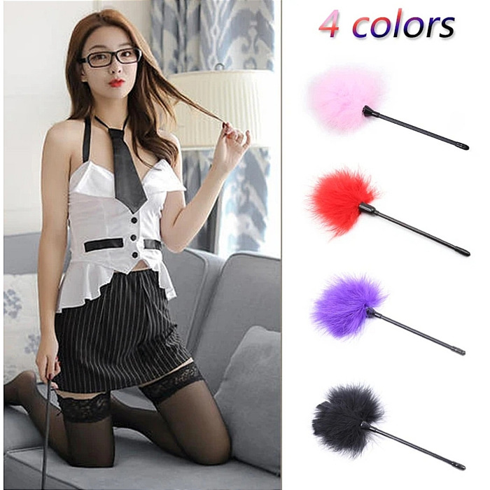 Перышко красное DS Fetish на длинной ручке, 40 см