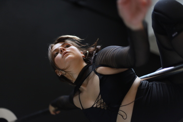 Спортивний топ KRUTA Enigma чорний з відкритою шнурівкою з біфлексу для Pole Dance та йоги