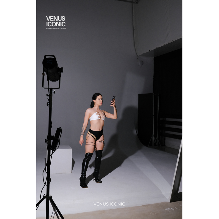 Топ Venus Iconic BELLE білий для танців лакований з вирізами