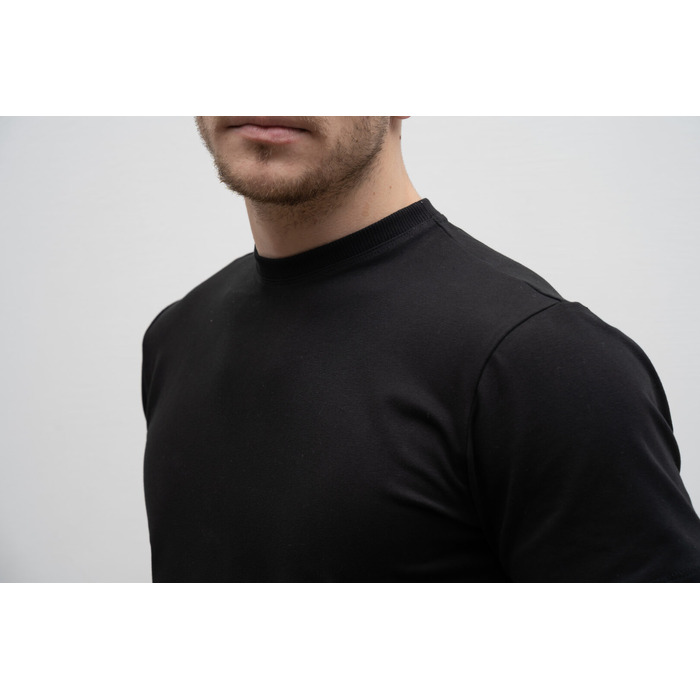 Футболка приталена