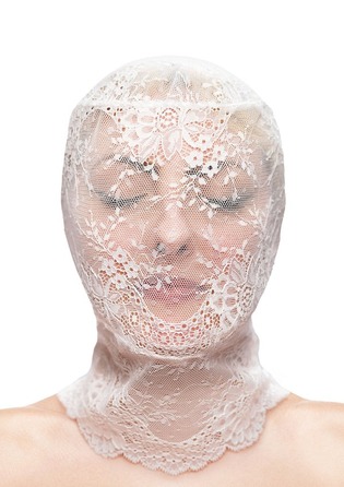 Кружевной капюшон-маска NS Novelties Fetish & Fashion белый
