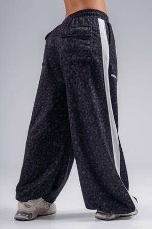 Штани Nebbia Baggy Leopard Sweatpants PRIMAL Black Leopard 865